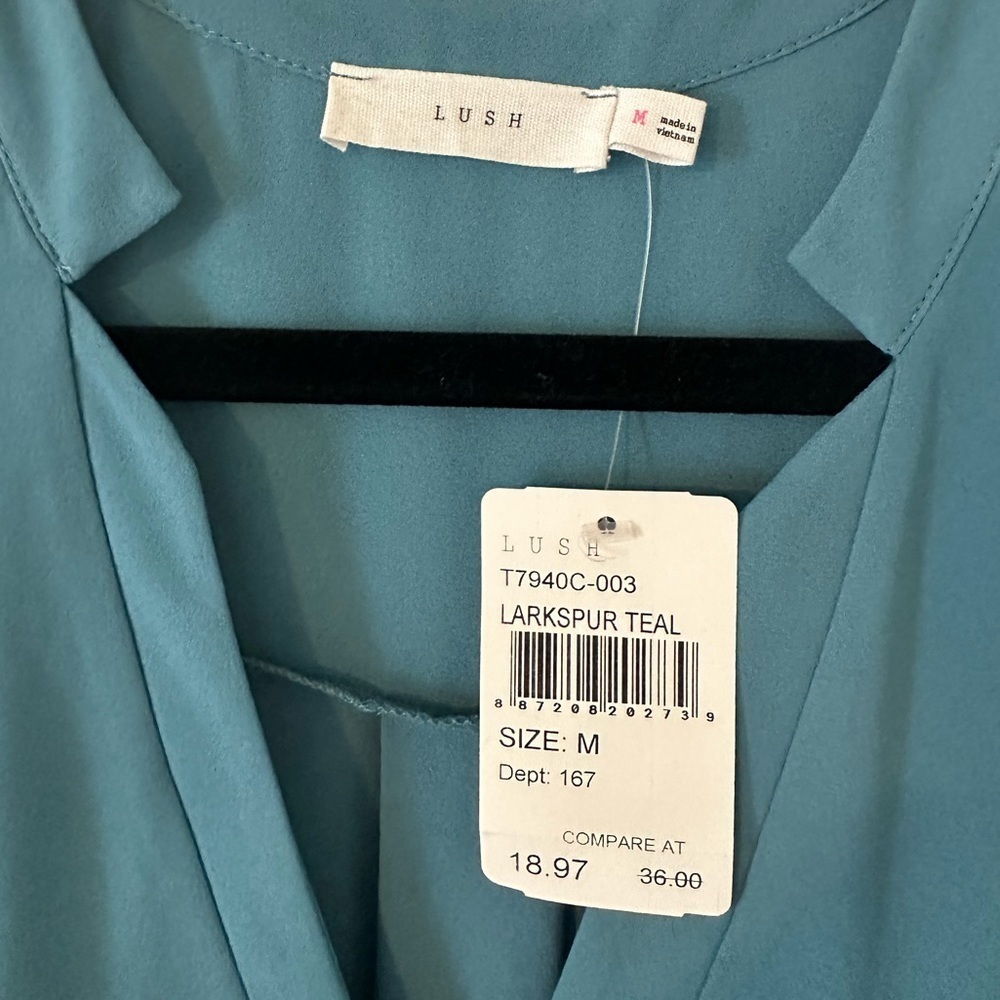 🌟SALE🌟 Lush blue sleeveless blouse - Picture 4 of 7